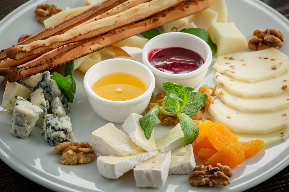 Cheese platter (from 2 persons)